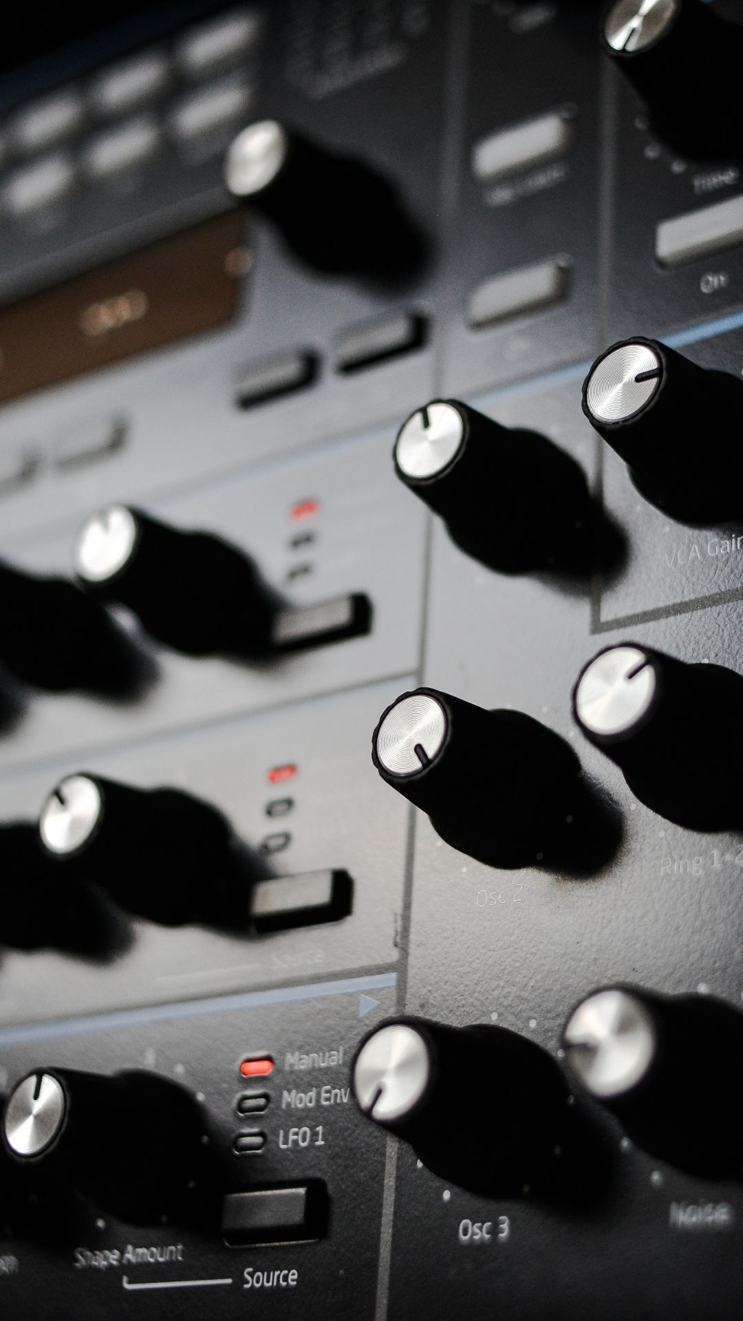 Contrôleur MIDI et synthétiseur en home studio